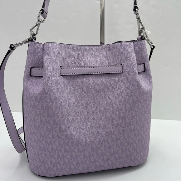 MICHAEL KORS Carson Md Sign Logo Convertible Bucket Cross Shoulder
Lt Quartz
NWT - Picture 10 of 16